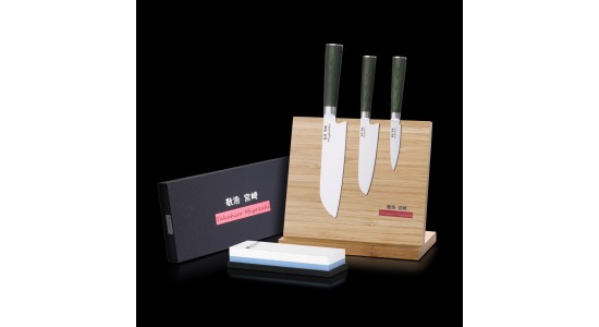 Miyazaki Kodawari 3 tlg. Santokumesser set mit Magnetmesserhalter & Wasserschleifstein, Griff aus Pakkaholz grün 